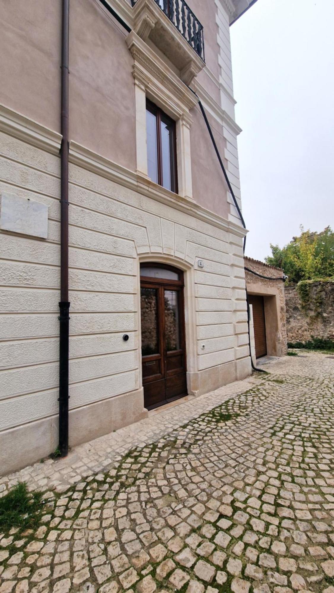 Dimora Adelfina - L'Aquila Centro Villa Exterior photo